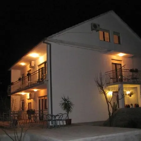 Simun - 15m From Beach Apartment Trogir
