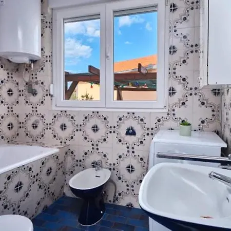 Simun - 15m From Beach Apartment Trogir